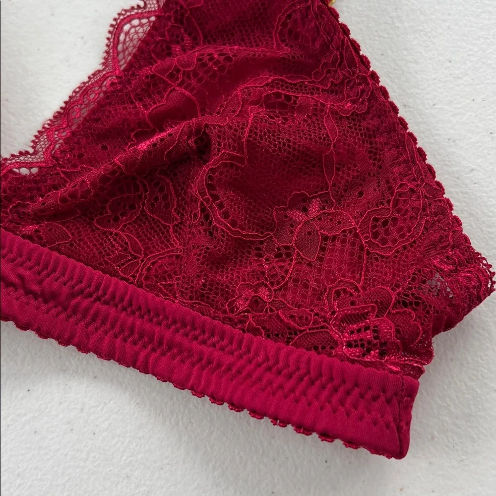 New Urban Outfitters Red Lace Plunge Wireless Triangle Bralette Adjustable Strap